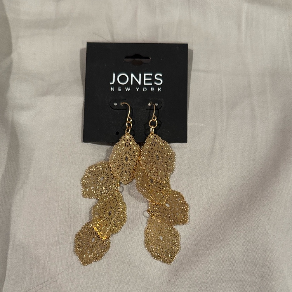 NWT Jones New York Gold Filigree Leaf Earrings